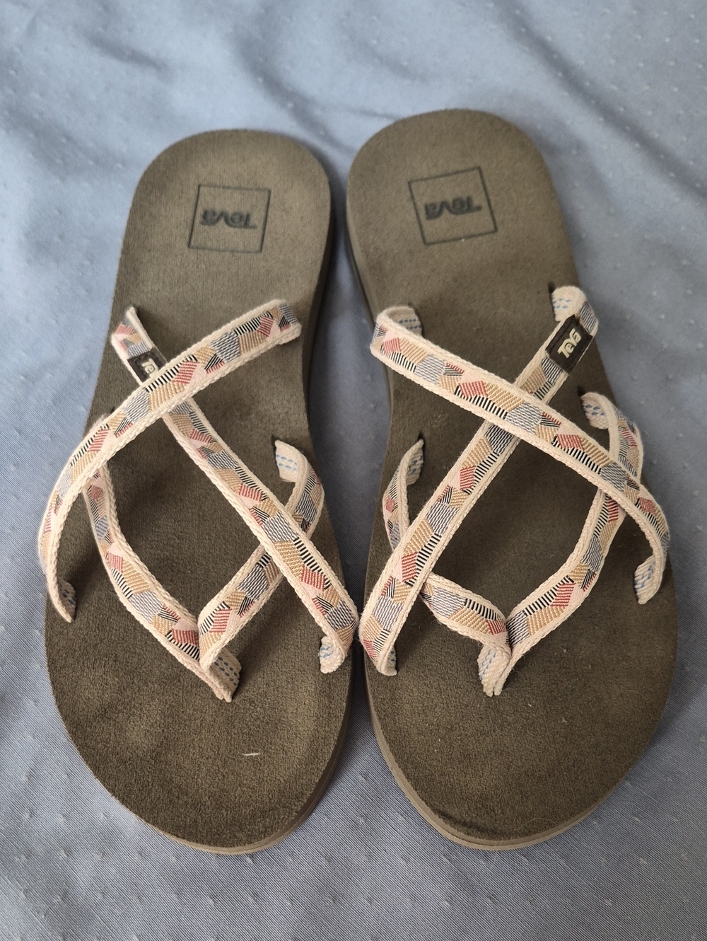 Teva Olowahu Flip Flop Sandals Womens 9 Patchwork Pattern Straps Beach Outdoor